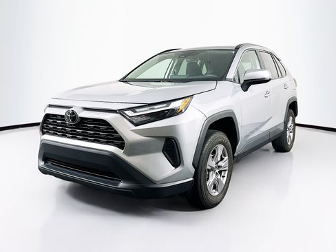 Used 2025 Toyota RAV4 XLE FWD image 3