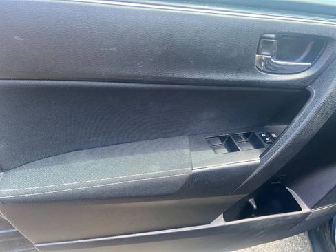 Used 2018 Toyota Corolla LE FWD image 11