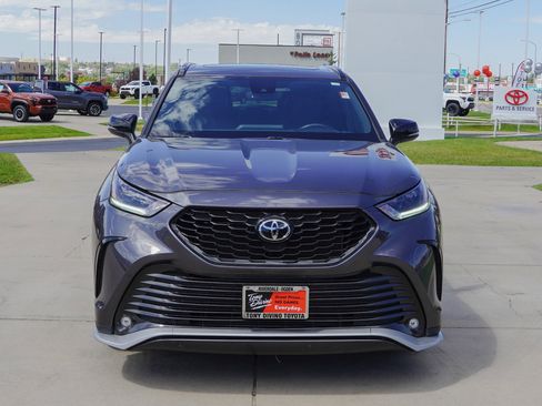 Certified 2024 Toyota Highlander XSE image 3