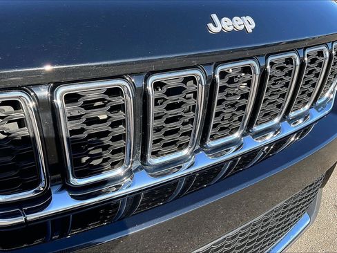 Certified 2024 Jeep Grand Cherokee Limited image 24
