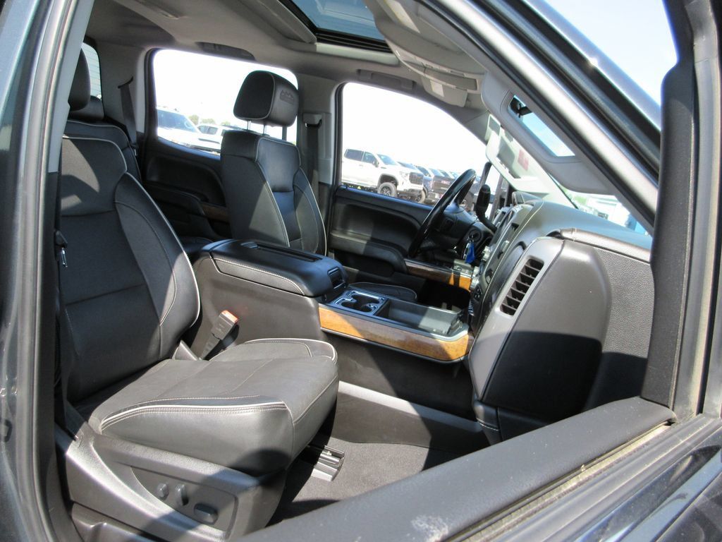 Used 2019 Chevrolet Silverado 2500 High Country w/ Duramax Plus Package AWD/4WD image 26