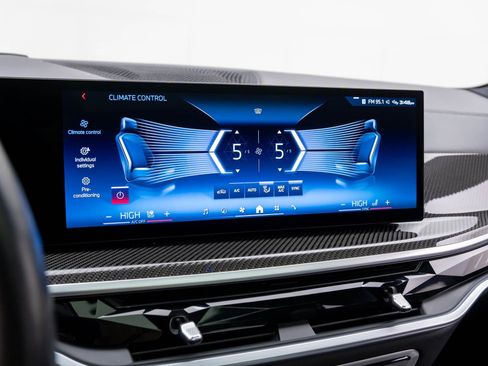 Certified 2024 BMW X7 M60i image 26