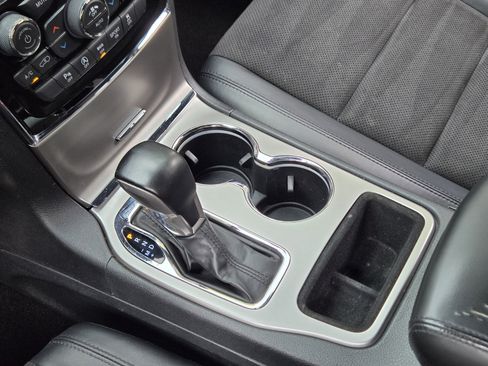 Used 2020 Jeep Grand Cherokee Altitude RWD image 21