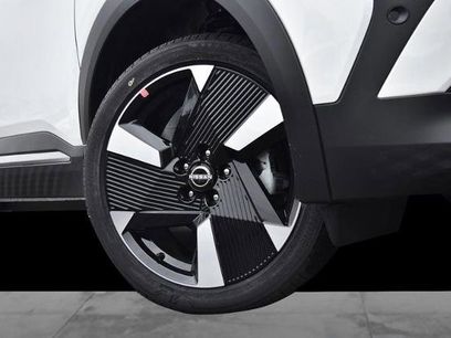 New 2025 Nissan Kicks SR