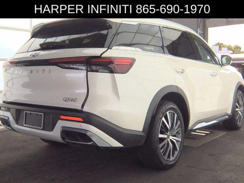 Used 2023 INFINITI QX60 Sensory w/ Vision Package AWD/4WD image 3