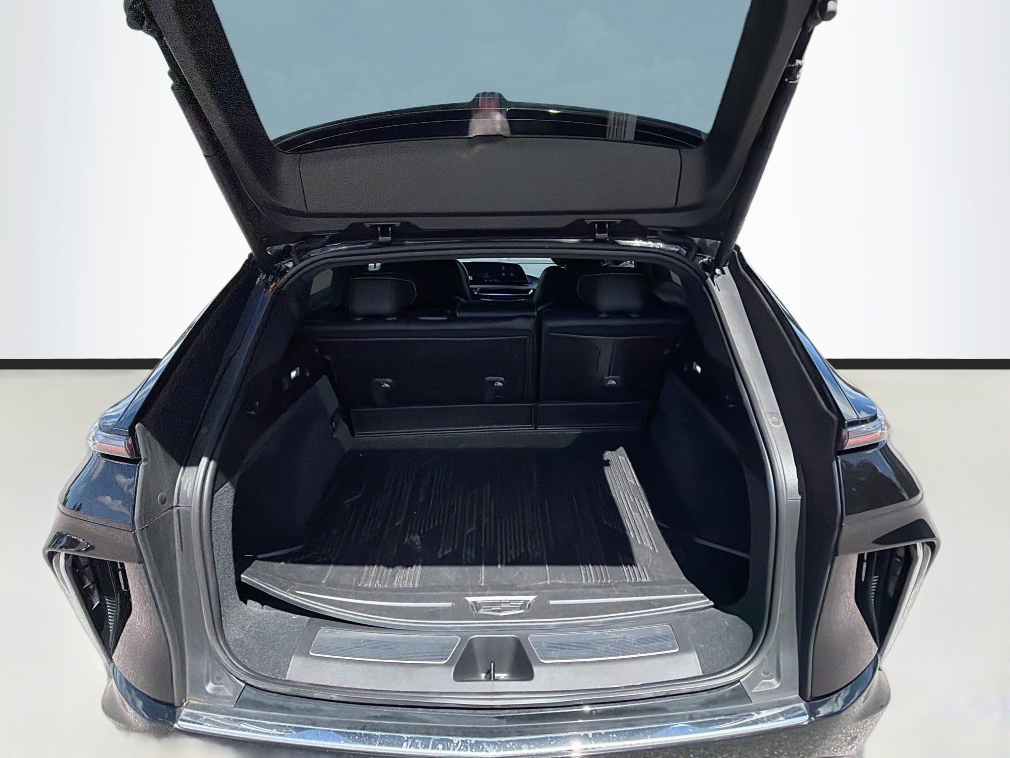 Used 2025 Cadillac Lyriq Luxury RWD image 12