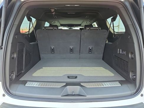 New 2025 Chevrolet Suburban Premier image 25