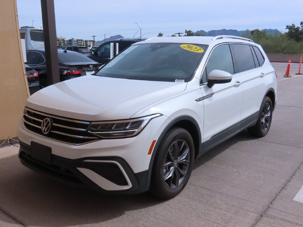 Used 2023 Volkswagen Tiguan SE FWD image 2
