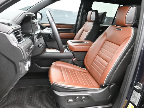 Used 2023 GMC Yukon Denali Ultimate AWD/4WD image 5