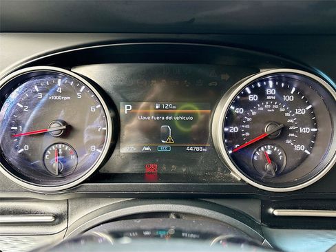 Used 2022 Kia Carnival LX image 13