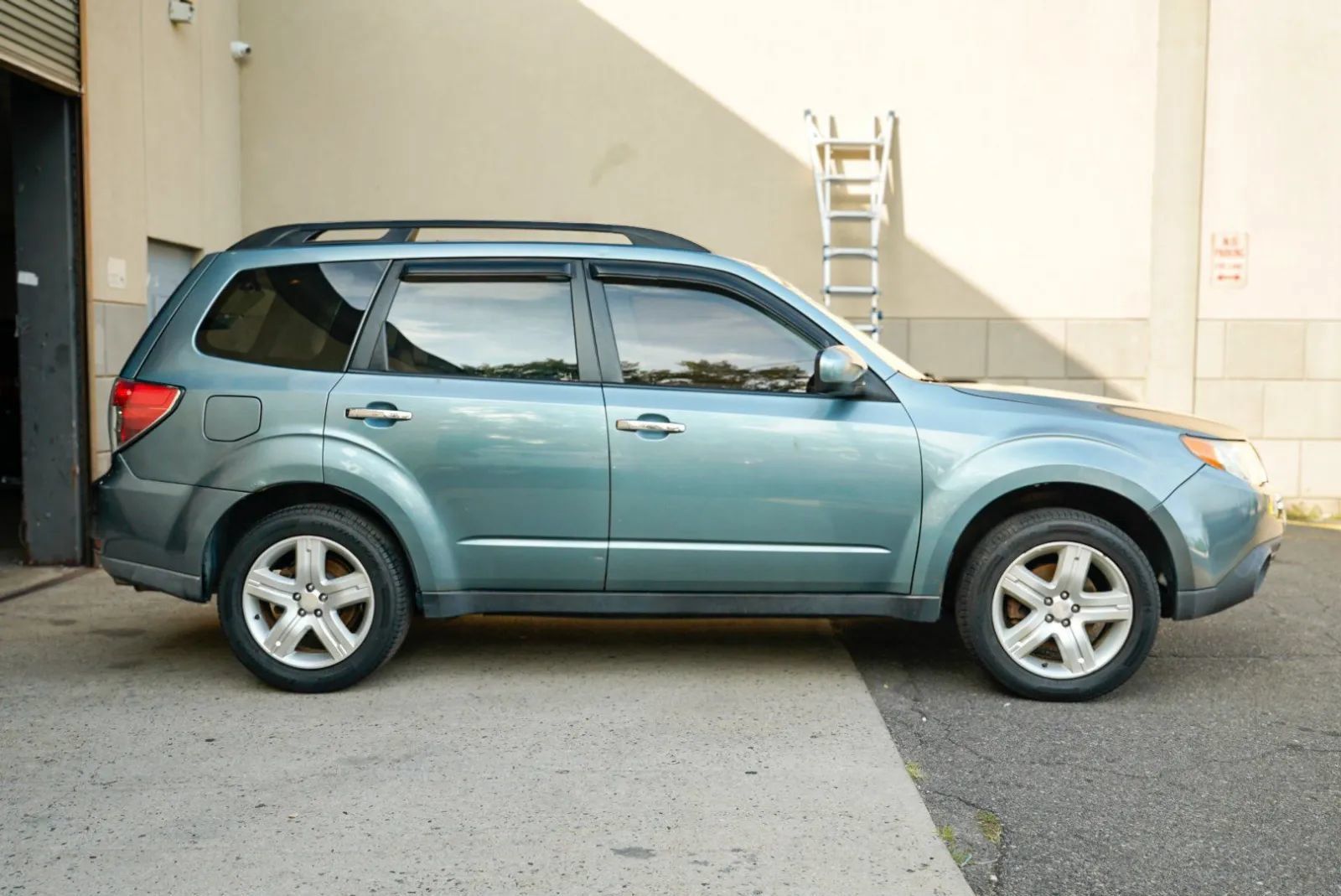 Used 2010 Subaru Forester 2.5X Premium AWD/4WD image 4