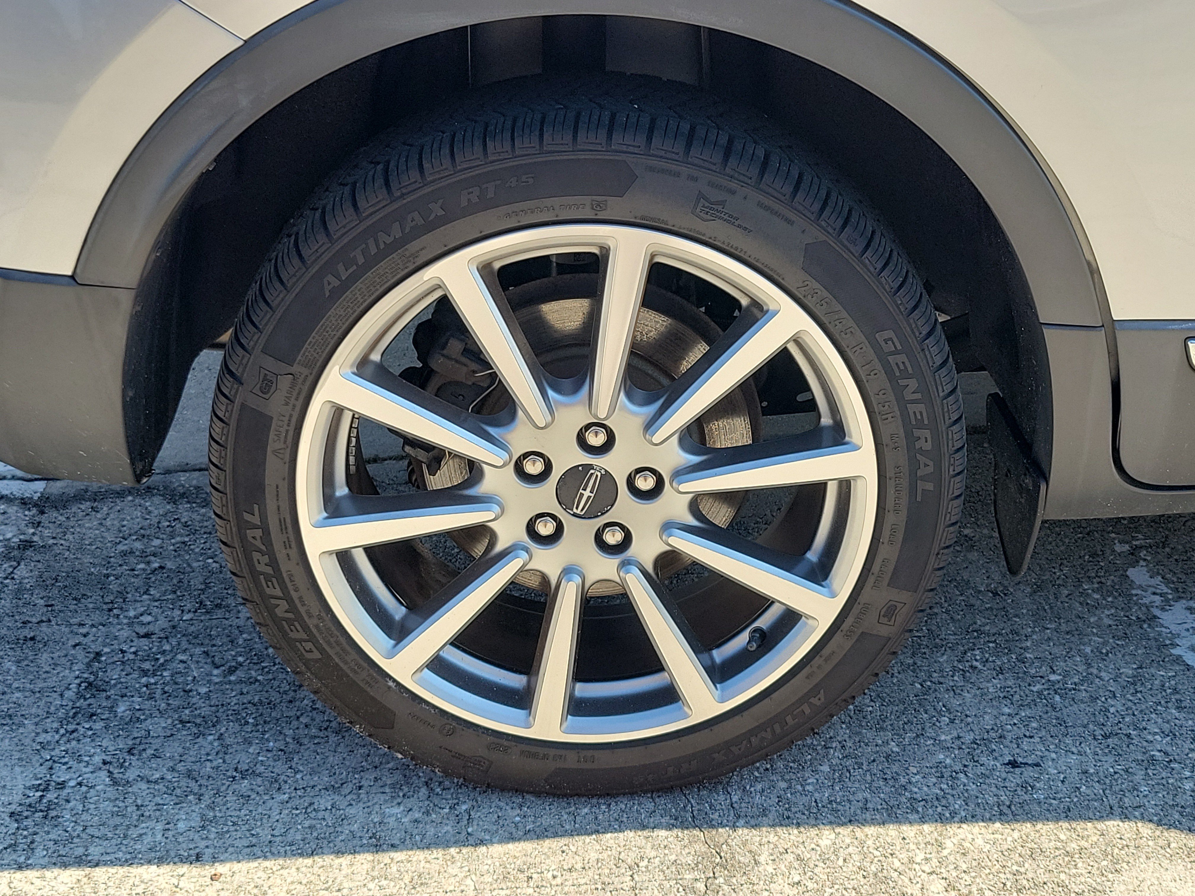 Used 2019 Lincoln MKC Reserve FWD image 5