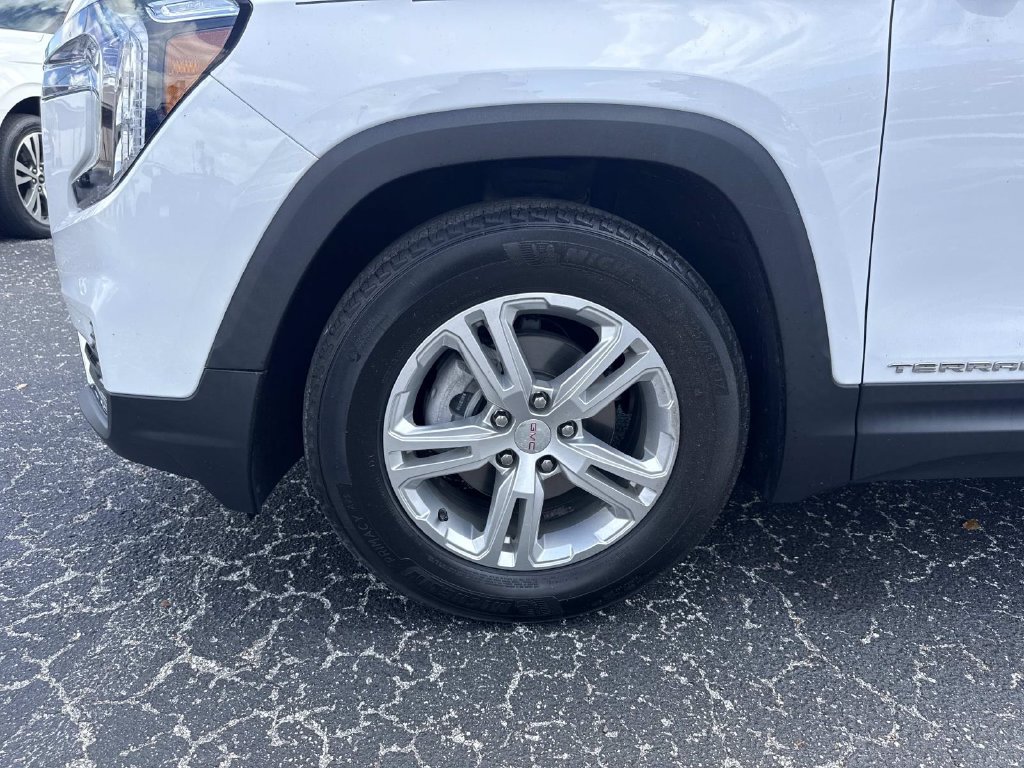 Used 2022 GMC Terrain SLE w/ Driver Convenience Package FWD image 10