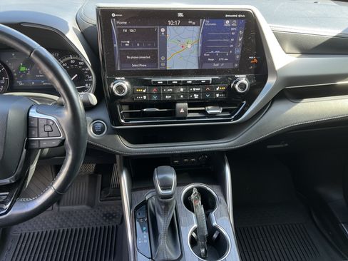 Used 2021 Toyota Highlander Platinum FWD image 30