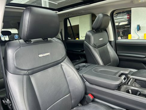 Used 2025 Ford Expedition Max Platinum AWD/4WD image 16