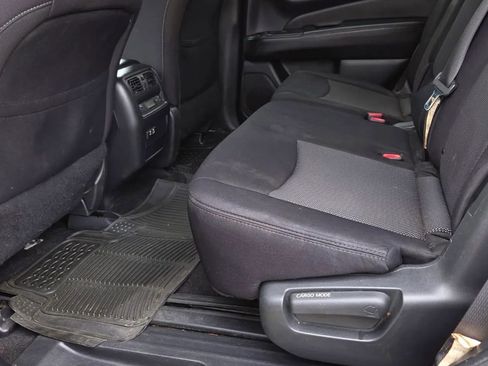 Used 2019 Nissan Pathfinder SV image 10