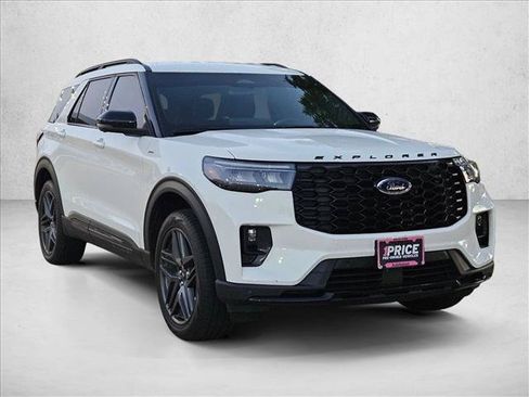 Used 2025 Ford Explorer ST-Line w/ Premium Package AWD/4WD image 3