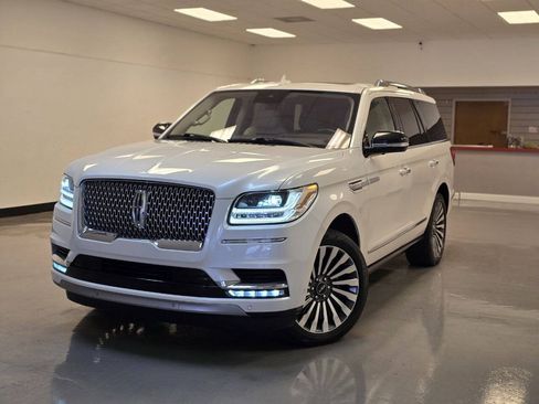 Used 2019 Lincoln Navigator Reserve AWD/4WD image 2