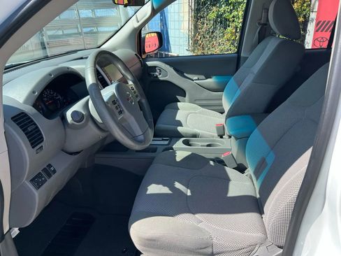 Used 2019 Nissan Frontier SV image 8