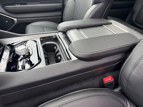 New 2026 Jeep Grand Wagoneer L 4WD w/ Premium Group I image 32
