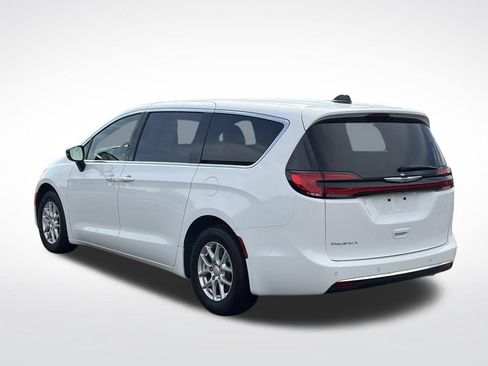 Used 2025 Chrysler Pacifica Select FWD image 7