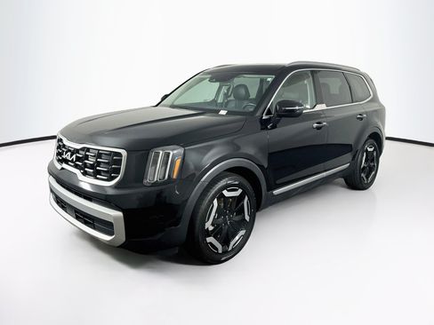 Used 2025 Kia Telluride S FWD image 3