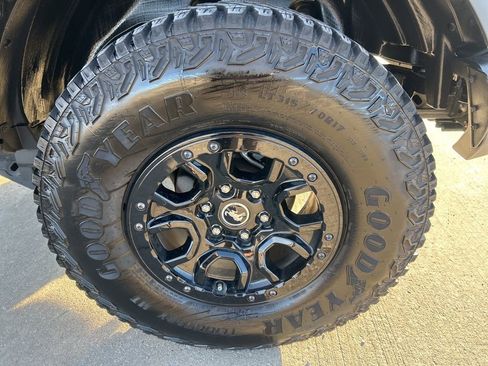 Used 2023 Ford Bronco Wildtrak image 34