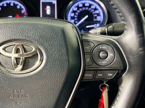 Used 2018 Toyota Camry SE image 19