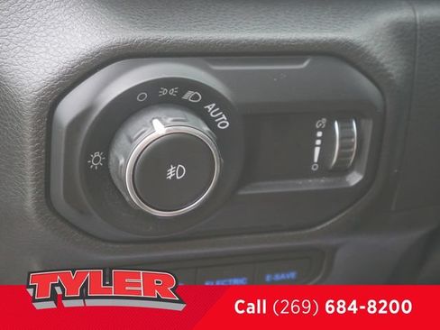 Used 2023 Jeep Wrangler Unlimited Sahara w/ Cold Weather Group AWD/4WD image 20