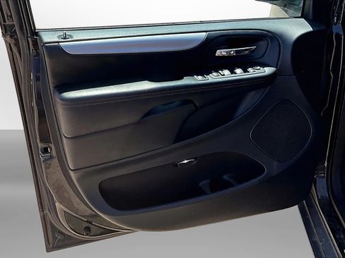 Used 2019 Dodge Grand Caravan GT FWD image 26