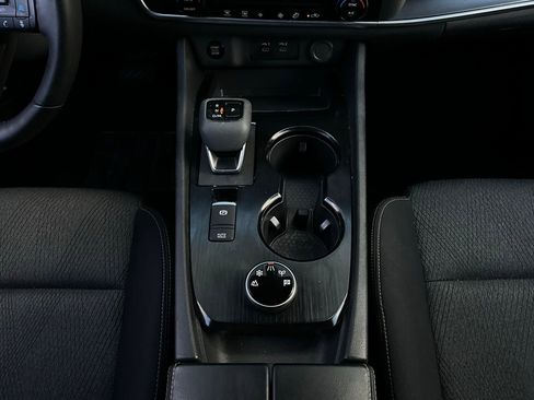 Used 2025 Nissan Rogue SV image 15