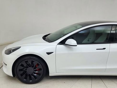 Used 2023 Tesla Model 3 Performance image 4