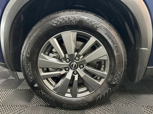 Used 2025 Nissan Pathfinder SV AWD/4WD image 40