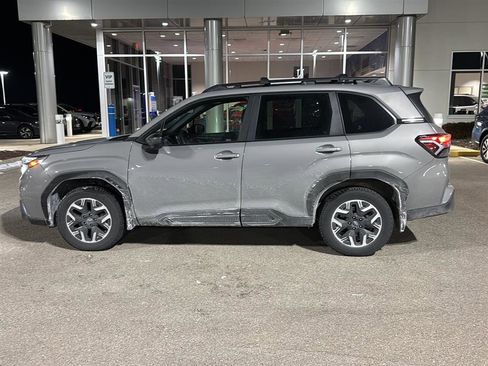 Used 2025 Subaru Forester Premium image 11
