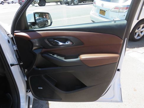Used 2018 Chevrolet Traverse High Country AWD/4WD image 31