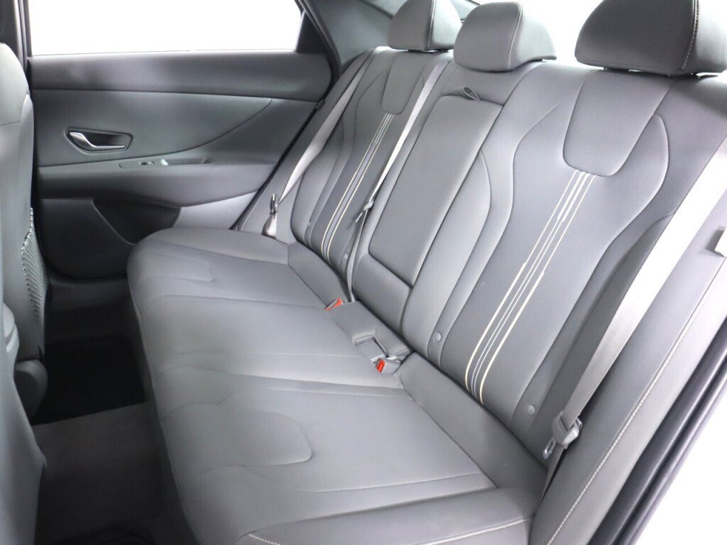 Used 2025 Hyundai Elantra SEL FWD image 35