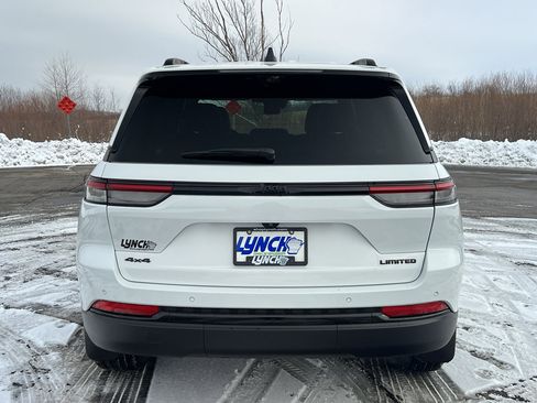 Used 2024 Jeep Grand Cherokee Limited w/ Luxury Tech Group II image 3