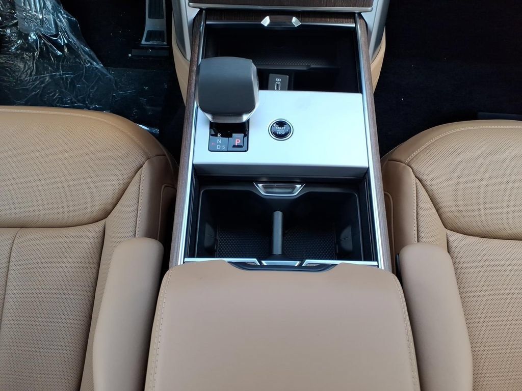 New 2026 Land Rover Range Rover Long Wheelbase SE AWD/4WD image 21