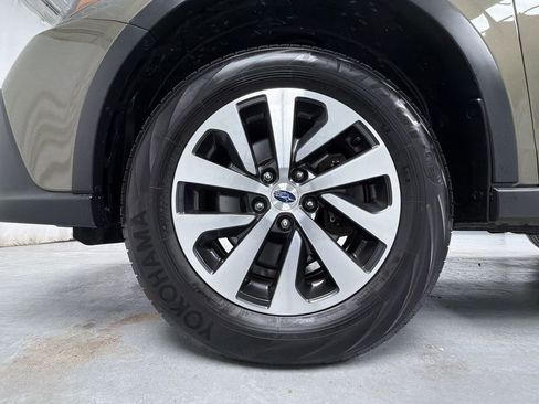 Used 2021 Subaru Outback Premium image 7