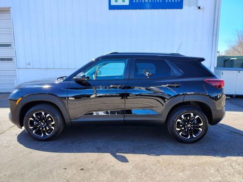 Used 2023 Chevrolet TrailBlazer LT w/ Convenience Package AWD/4WD image 2