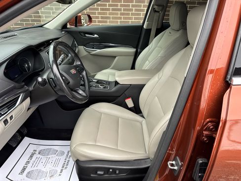 Used 2019 Cadillac XT4 Luxury w/ Cold Weather Package image 5