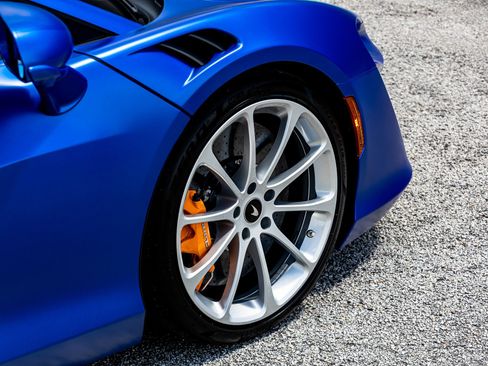 Used 2023 McLaren Artura PERFORMANCE image 16