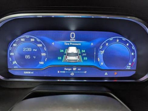 Used 2023 Chevrolet Suburban Premier image 29