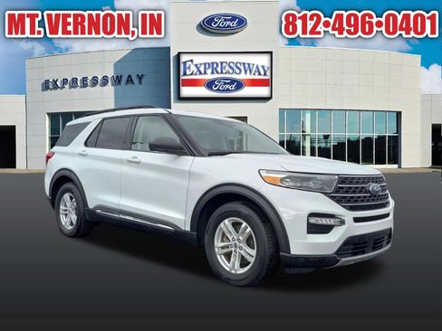 Used 2024 Ford Explorer XLT w/ Equipment Group 202A RWD image 5