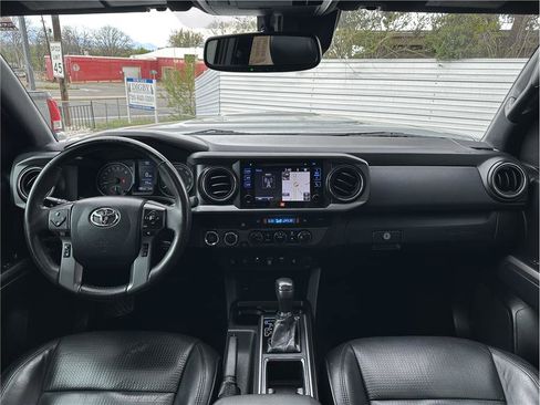 Used 2019 Toyota Tacoma TRD Sport image 18