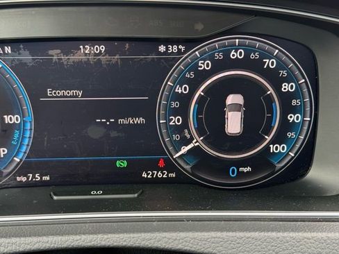 Used 2019 Volkswagen e-Golf SEL Premium image 16