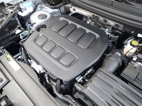 New 2025 Volkswagen Tiguan SE image 26