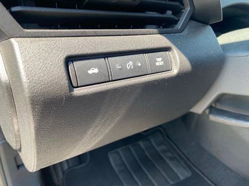 Used 2024 Nissan Altima 2.5 SV FWD image 17