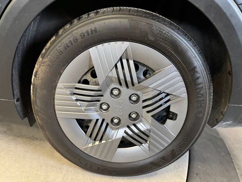 Used 2025 Kia K4 FWD image 25