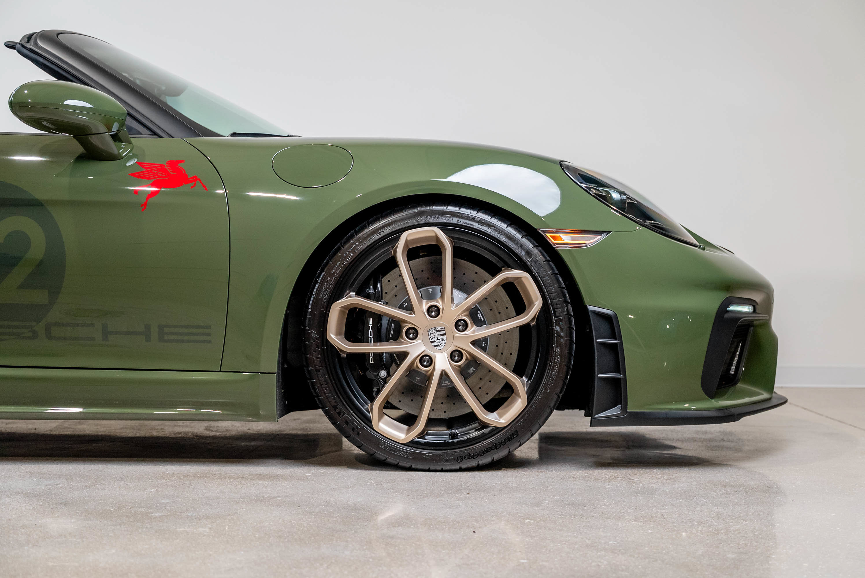 Used 2022 Porsche 718 Boxster Spyder RWD image 43